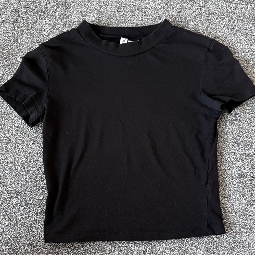 Basic Black Cropped Crewneck Tee